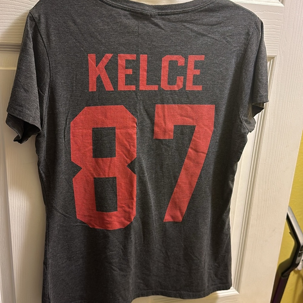 Travis Kelce Kansas City Chiefs tee size women’s Large